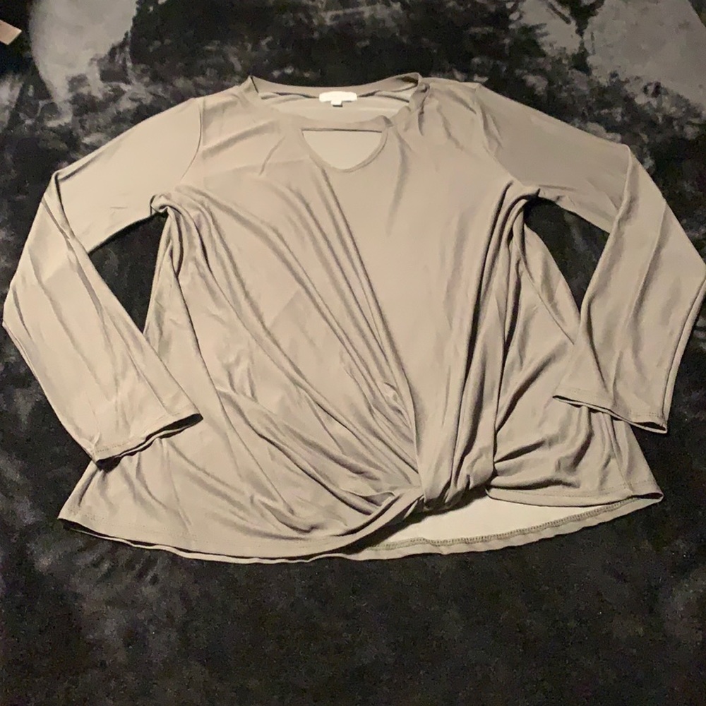 White Birch Boutique Gray Shirt, NWOT’s